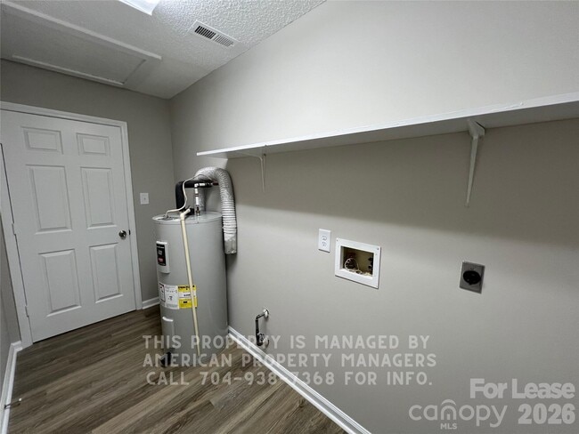 Building Photo - 309 Rustic Rd