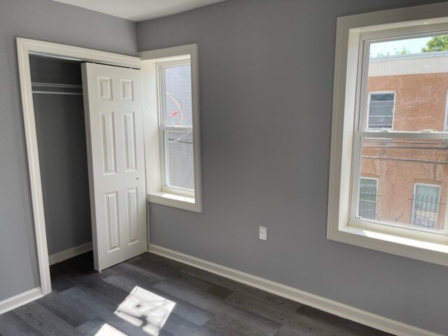 Building Photo - 2115 N Percy St