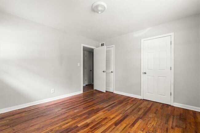 Building Photo - 220 Opal Dr