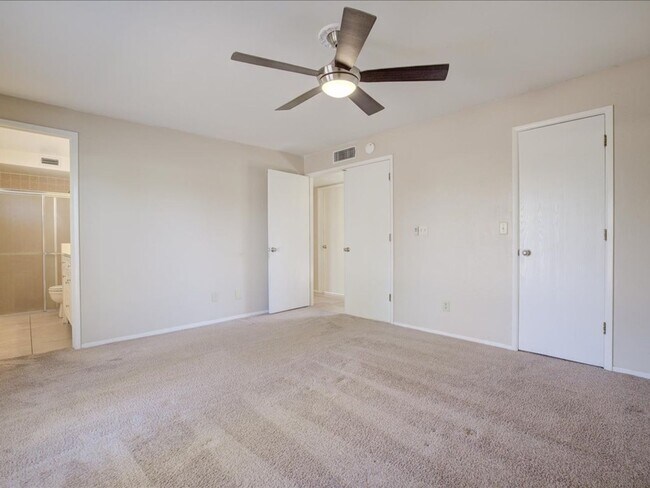 Building Photo - 3 Bedroom 2 Bathroom