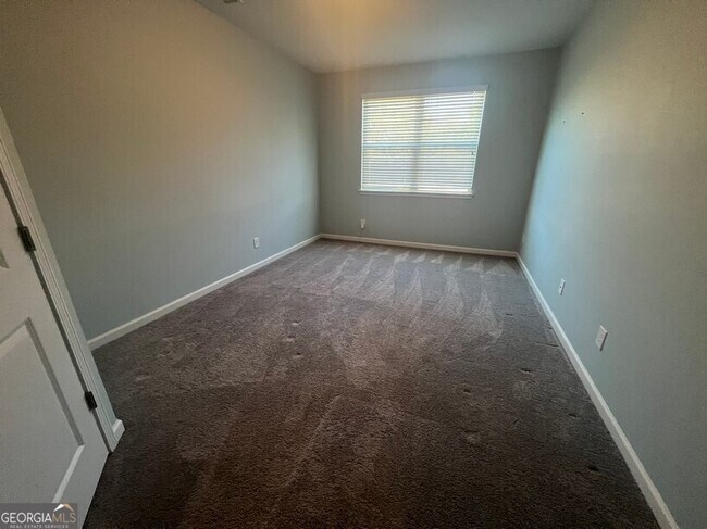 Building Photo - 165 Craines View