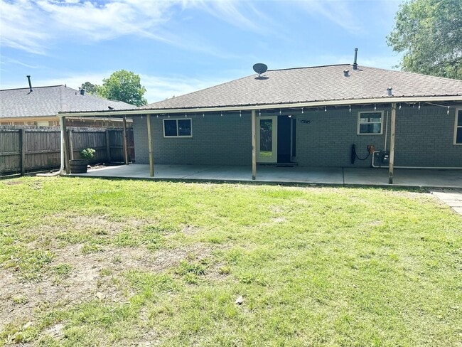 Building Photo - 1126 E Dartmouth Ln