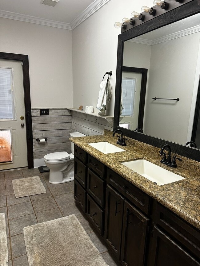 Building Photo - 105 Bear Creek Ct