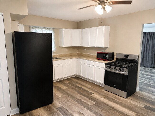 Building Photo - 217 S Orchard Dr
