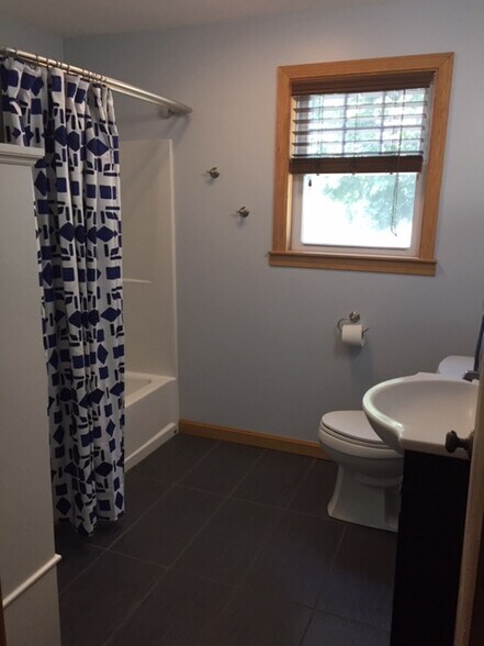 Bathroom - 9 Newbury St