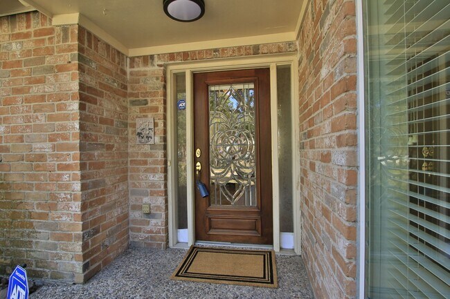 Building Photo - 1819 Saddlecreek Dr