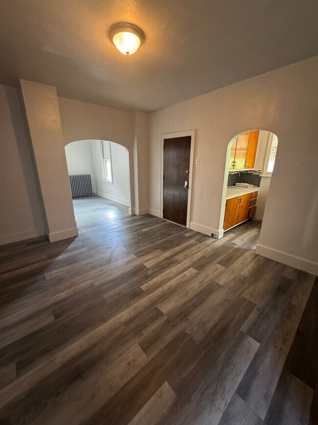 Building Photo - 812-814 Central Ave