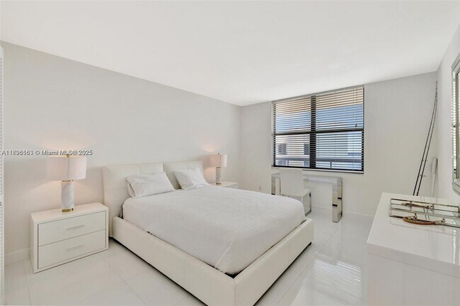 Building Photo - 9650 S Ocean Dr