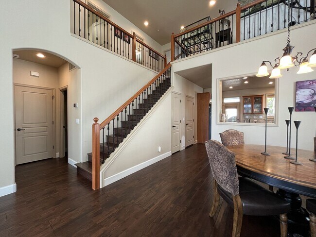 Building Photo - Charming 3 Bedroom Villebois Home with Loft, A/C, Designer Finishes and Community Pool!