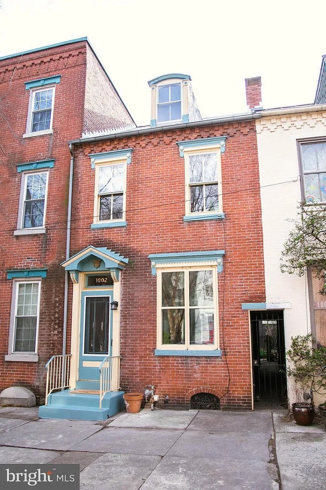 Primary Photo - 1002 Green St