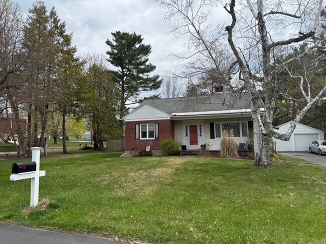 Building Photo - Beautiful Single Family Home In The Heart ...