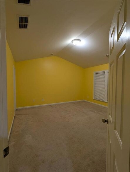 Building Photo - 815 Earlham Dr