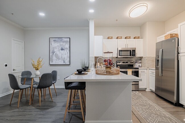 Building Photo - Bright, Open, & $500 Off