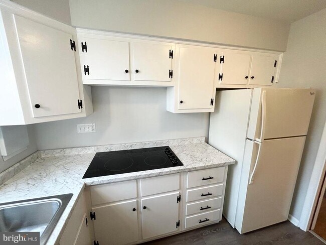 Building Photo - 1223 Drexel Ave