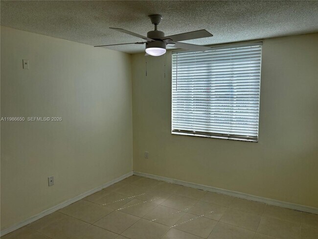 Building Photo - 655 SW 111th Way