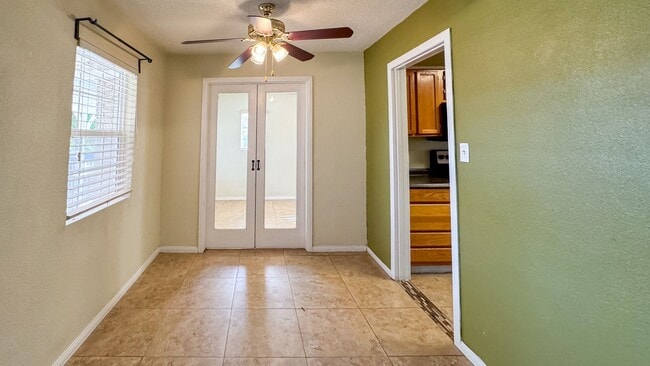 Building Photo - 3-Bed, 2-Bath Single Story Home with Big Y...