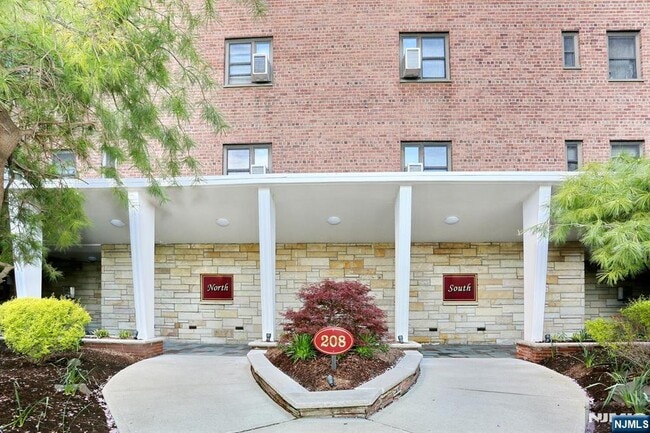 Building Photo - 208 Anderson St