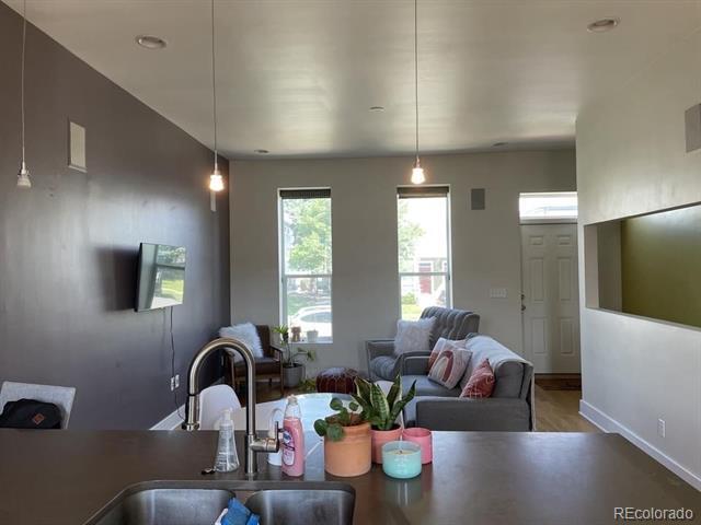 Building Photo - 3217 Lawrence St