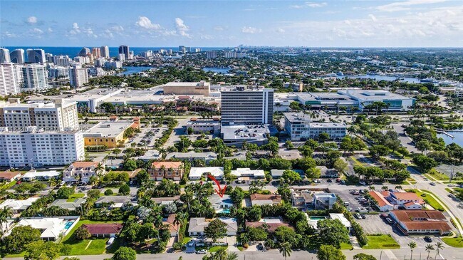 Building Photo - 2601 NE 11th Ct