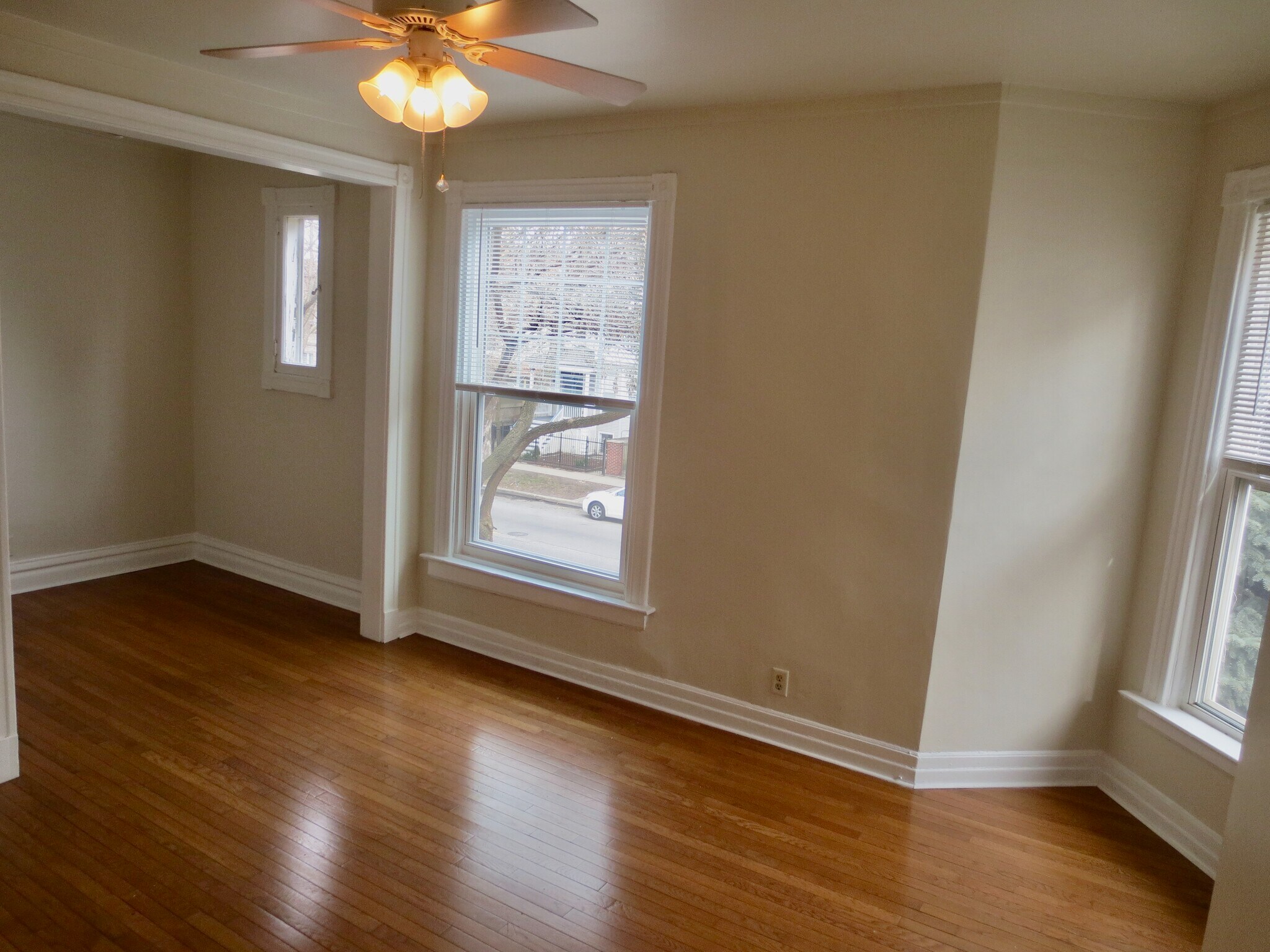 Building Photo - 1825 W Addison St