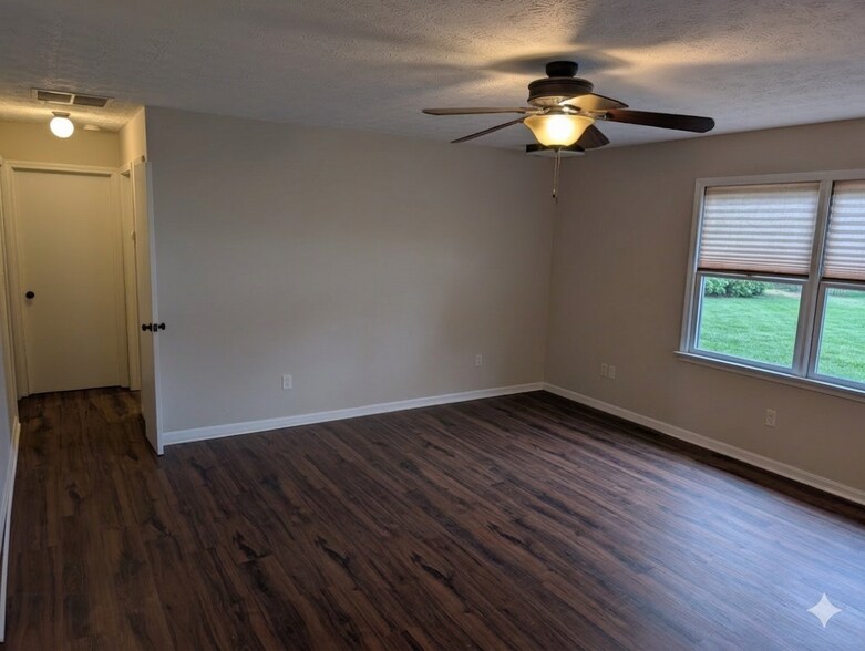 Building Photo - 3980 Apache Trl