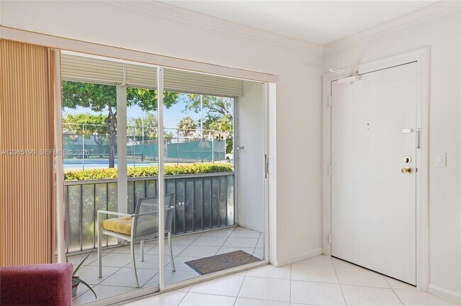 Building Photo - 6273 Bay Club Dr
