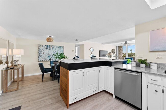 Building Photo - 450 Treasure Island Causeway