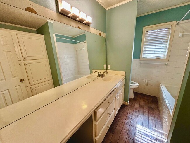 Building Photo - Pre-leasing for early July move in!