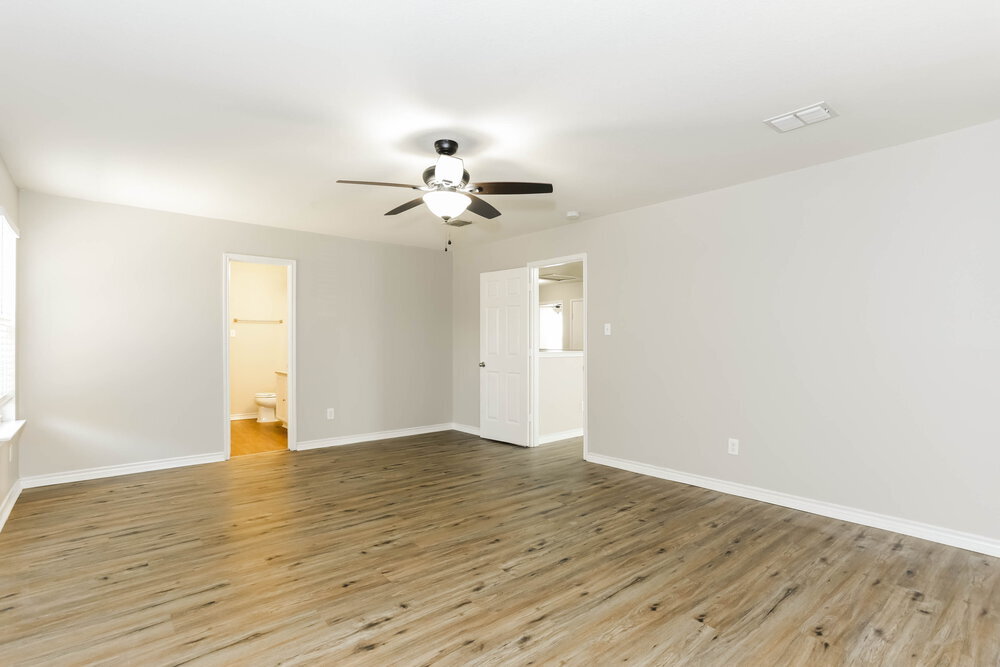 Building Photo - 7953 Meadow Spring Ln