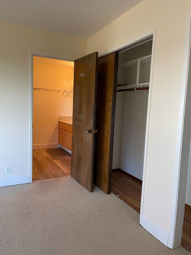 Building Photo - 8311 Buckingham Dr