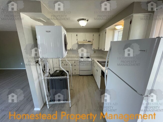 Building Photo - 3822-3828 Bayonne Dr SE