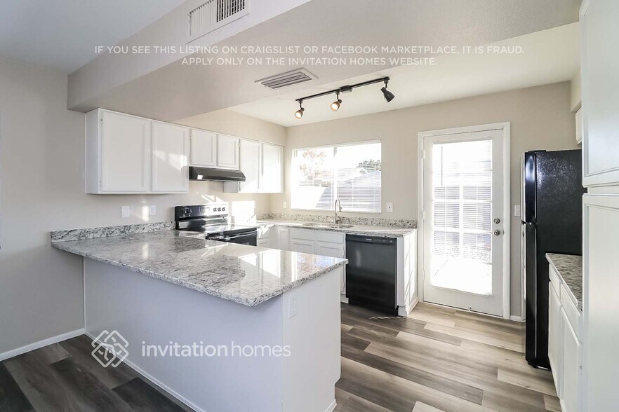 Building Photo - 8509 W Golden Ln