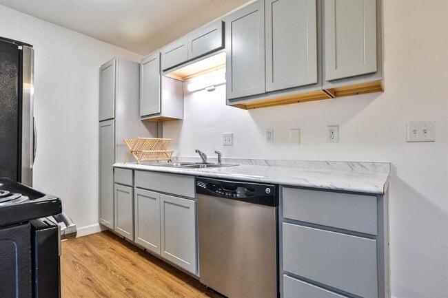 Building Photo - 1556 Meredith Dr