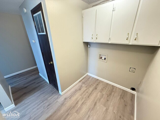 Building Photo - 1112-1114 W Fremont Ave