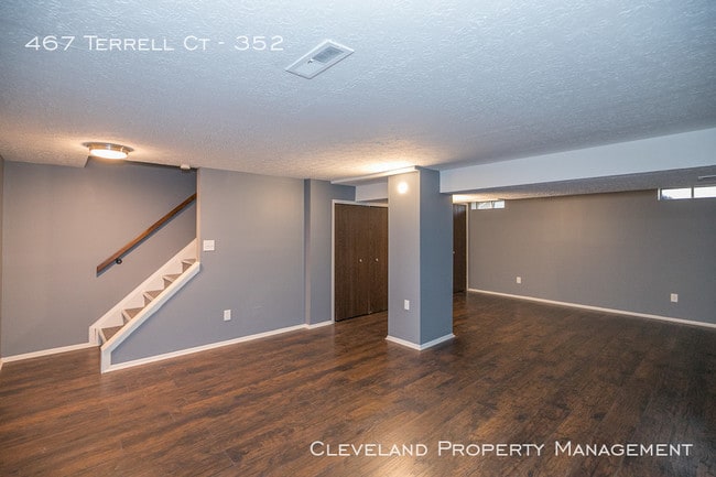 Building Photo - 2 Bedroom Richmond Hts Condo