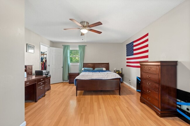 Building Photo - Charming 3-Bedroom Home with Spacious Layo...