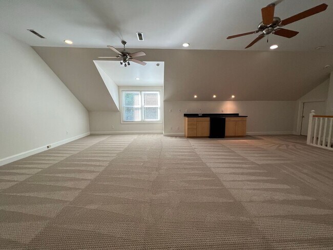 Building Photo - 5 Bed, 3.5 Bath w/ 3 Car Garage Less than 1 Mile from Downtown Franklin