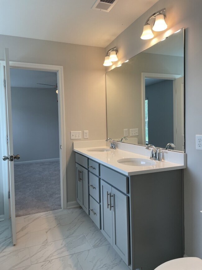 Building Photo - 2903 Siebold Dr