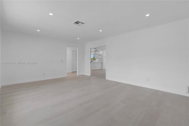 Building Photo - 9125 SE Karin St