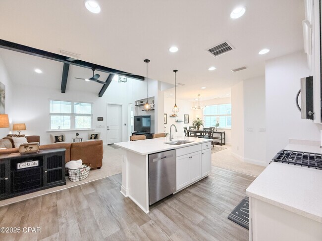 Building Photo - 8994 Parrot Pl