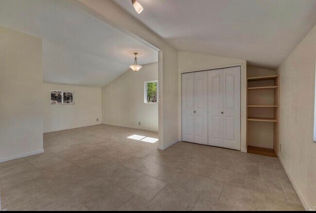 Building Photo - Unique large 1 bedroom 1 bath 4 car garage!!!