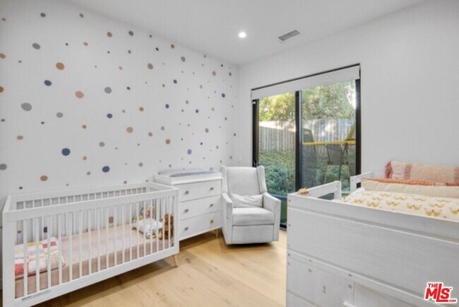 Building Photo - 4852 Seldner St E