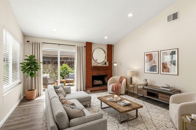 Building Photo - Union City 4-Bed, 2-Bath w/ 2-Car Garage & Vaulted Ceilings