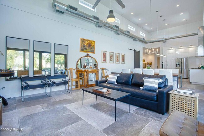 Building Photo - 3230 E Colter St