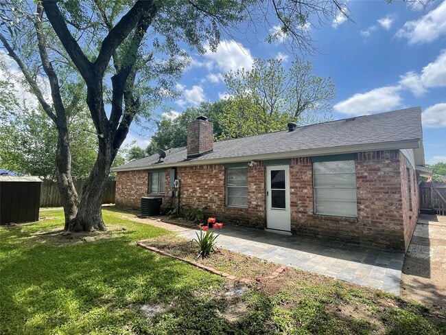 Building Photo - 7622 Bubbling Spring Ln