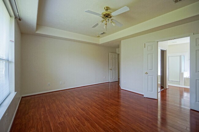 Building Photo - 918 Featherbrook Ct