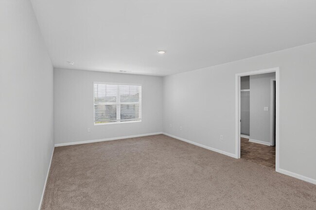 Building Photo - 383 King Vlg