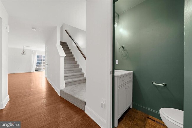 Building Photo - 105 N Yeingst Dr