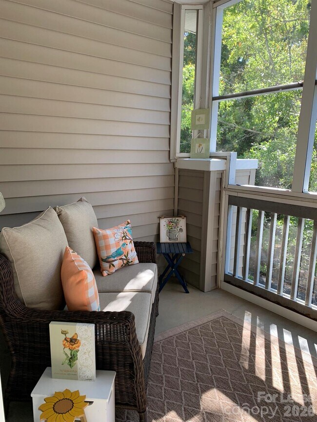 Building Photo - 9033 Rosalyn Glen Rd