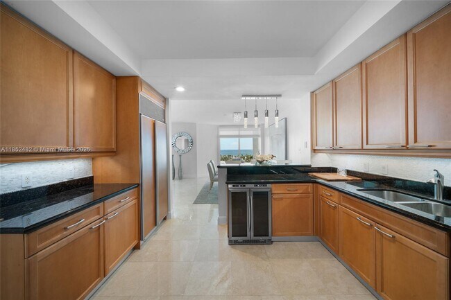 Building Photo - 20201 E Country Club Dr
